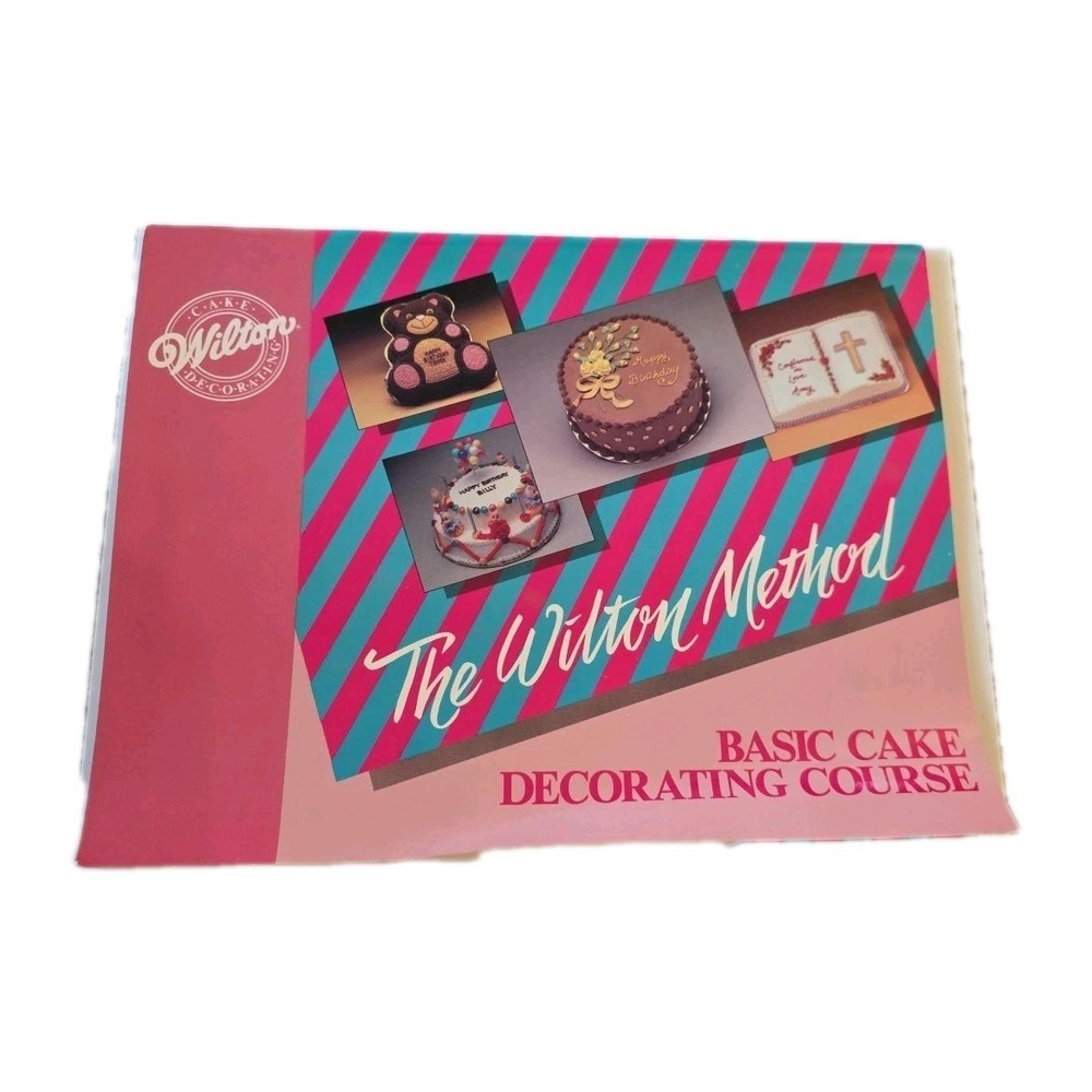 1987 The Wilton Method Cake Decorating Basic Cake‎ Decorating Course 55 Pages